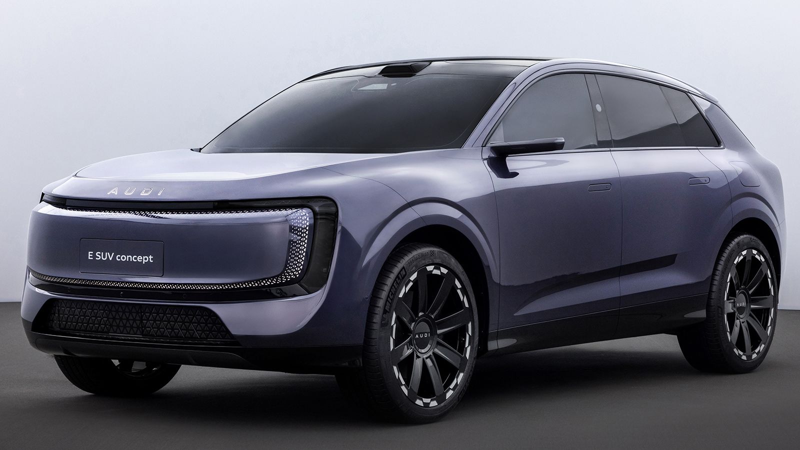 Πρεμιέρα για το πρωτότυπο AUDI E με 680 ίππους